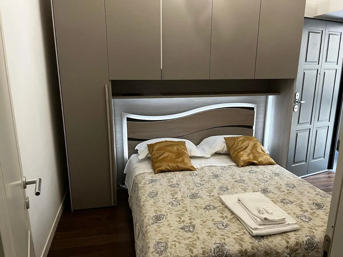 Splendido Trilocale Zona Isola Apartment Milan